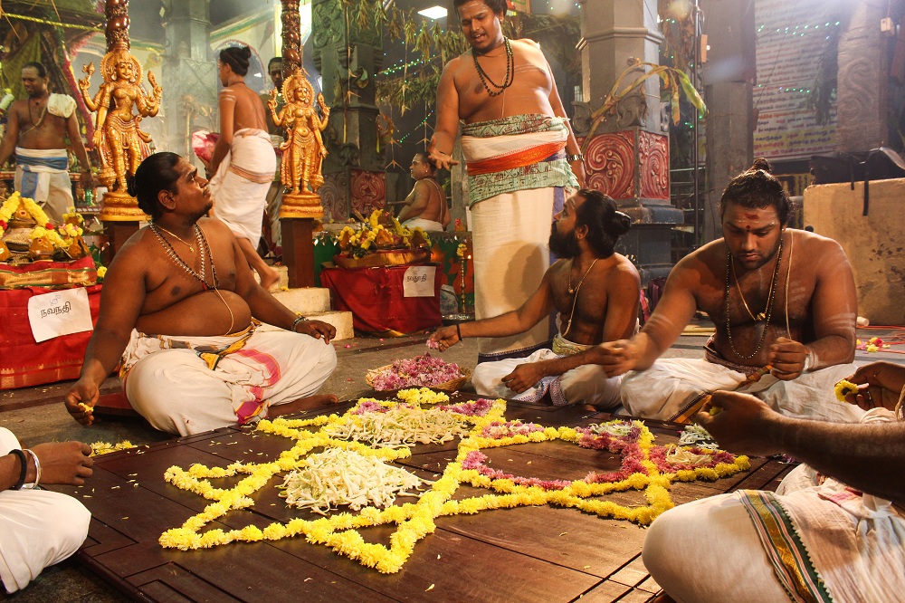 சென்னை காளிகாம்பாள் கோயிலில் ஶ்ரீபிரத்யங்கிரா மகா யாகம்... படங்கள் : வள்ளிசௌத்திரி ஆ சென்னை காளிகாம்பாள் கோயிலில் ஶ்ரீபிரத்யங்கிரா மகா யாகம்... படங்கள் : வள்ளிசௌத்திரி ஆ