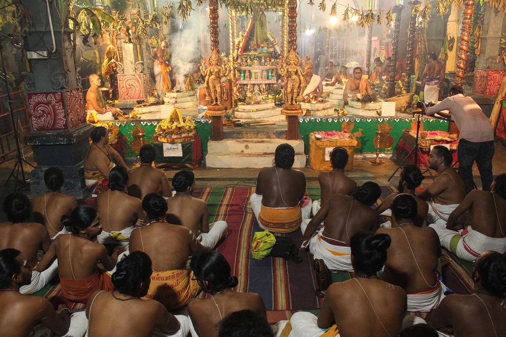 சென்னை காளிகாம்பாள் கோயிலில் ஶ்ரீபிரத்யங்கிரா மகா யாகம்... படங்கள் : வள்ளிசௌத்திரி ஆ சென்னை காளிகாம்பாள் கோயிலில் ஶ்ரீபிரத்யங்கிரா மகா யாகம்... படங்கள் : வள்ளிசௌத்திரி ஆ