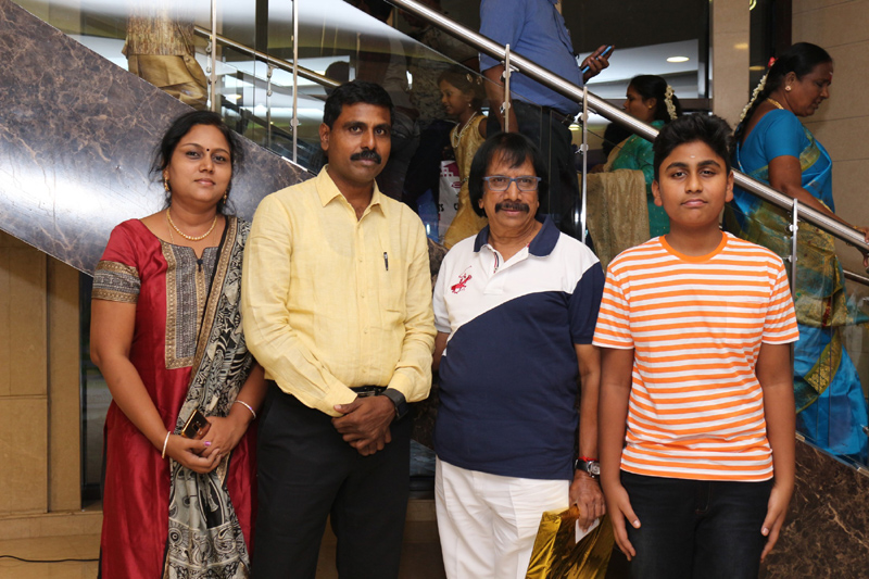 நடிகர் ரமேஷ் கண்ணா மகன் ஜஸ்வந்த் கண்ணா - ப்ரியங்கா திருமண வரவேற்பு நிகழ்ச்சி - திரை நட்சத்திரங்கள் திரண்டு வந்து வாழ்த்து - புகைப்படத் தொகுப்பு நடிகர் ரமேஷ் கண்ணா மகன் ஜஸ்வந்த் கண்ணா - ப்ரியங்கா திருமண வரவேற்பு நிகழ்ச்சி - திரை நட்சத்திரங்கள் திரண்டு வந்து வாழ்த்து - புகைப்படத் தொகுப்பு