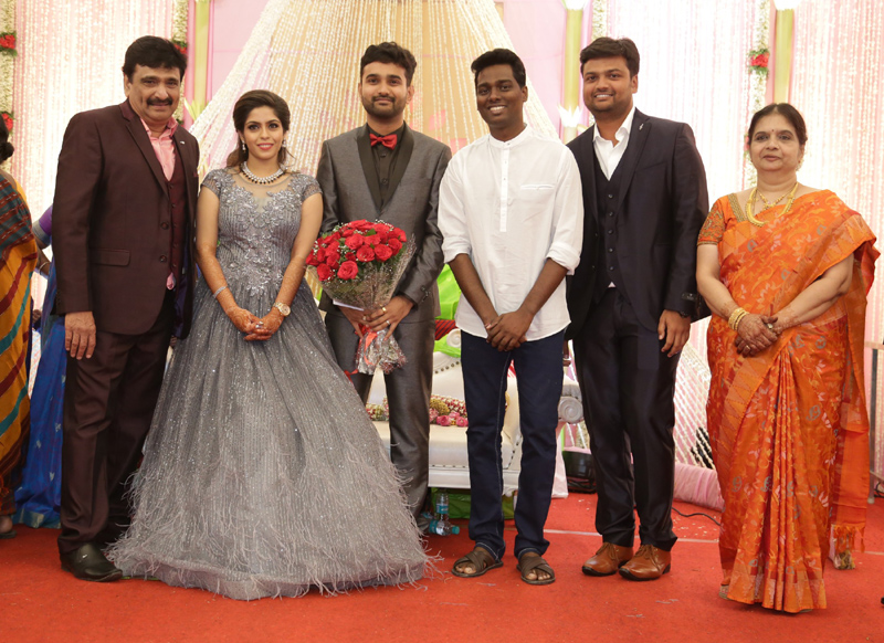 நடிகர் ரமேஷ் கண்ணா மகன் ஜஸ்வந்த் கண்ணா - ப்ரியங்கா திருமண வரவேற்பு நிகழ்ச்சி - திரை நட்சத்திரங்கள் திரண்டு வந்து வாழ்த்து - புகைப்படத் தொகுப்பு நடிகர் ரமேஷ் கண்ணா மகன் ஜஸ்வந்த் கண்ணா - ப்ரியங்கா திருமண வரவேற்பு நிகழ்ச்சி - திரை நட்சத்திரங்கள் திரண்டு வந்து வாழ்த்து - புகைப்படத் தொகுப்பு