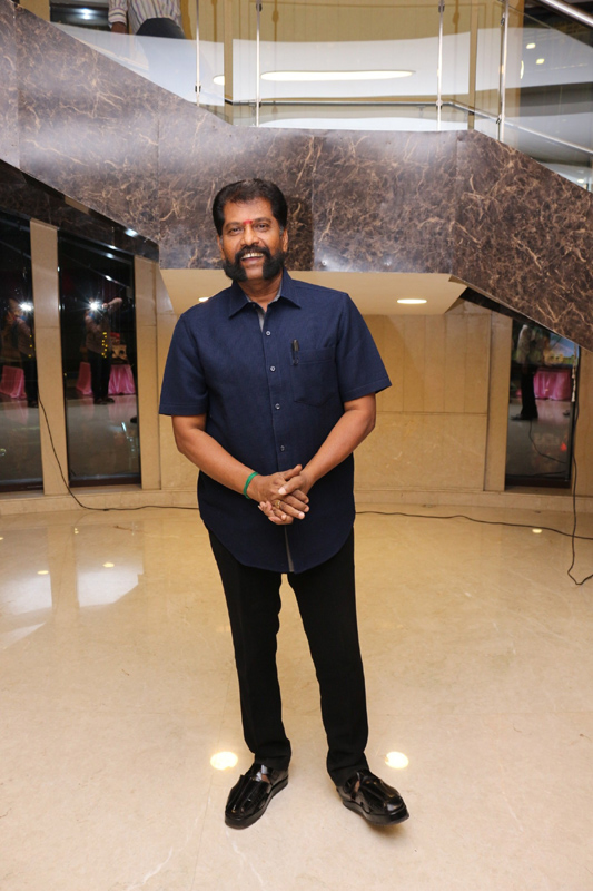 நடிகர் ரமேஷ் கண்ணா மகன் ஜஸ்வந்த் கண்ணா - ப்ரியங்கா திருமண வரவேற்பு நிகழ்ச்சி - திரை நட்சத்திரங்கள் திரண்டு வந்து வாழ்த்து - புகைப்படத் தொகுப்பு நடிகர் ரமேஷ் கண்ணா மகன் ஜஸ்வந்த் கண்ணா - ப்ரியங்கா திருமண வரவேற்பு நிகழ்ச்சி - திரை நட்சத்திரங்கள் திரண்டு வந்து வாழ்த்து - புகைப்படத் தொகுப்பு