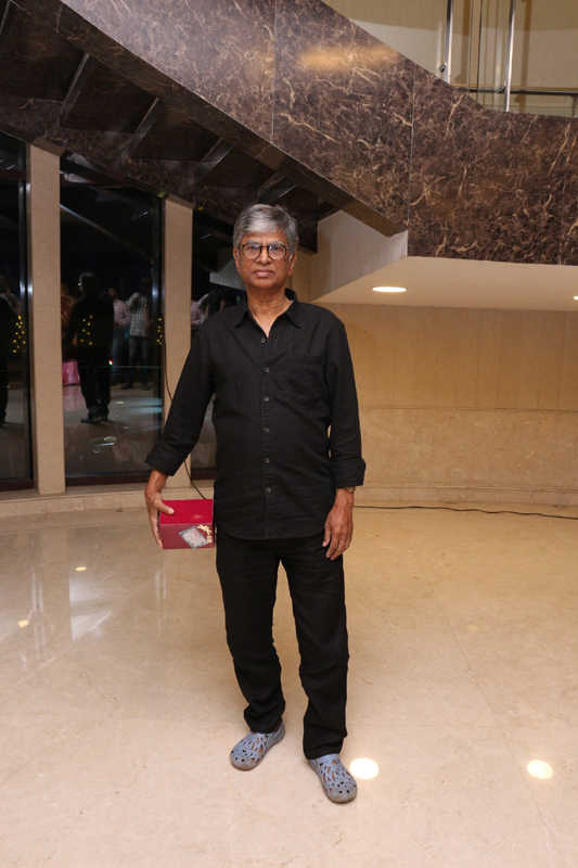 நடிகர் ரமேஷ் கண்ணா மகன் ஜஸ்வந்த் கண்ணா - ப்ரியங்கா திருமண வரவேற்பு நிகழ்ச்சி - திரை நட்சத்திரங்கள் திரண்டு வந்து வாழ்த்து - புகைப்படத் தொகுப்பு நடிகர் ரமேஷ் கண்ணா மகன் ஜஸ்வந்த் கண்ணா - ப்ரியங்கா திருமண வரவேற்பு நிகழ்ச்சி - திரை நட்சத்திரங்கள் திரண்டு வந்து வாழ்த்து - புகைப்படத் தொகுப்பு