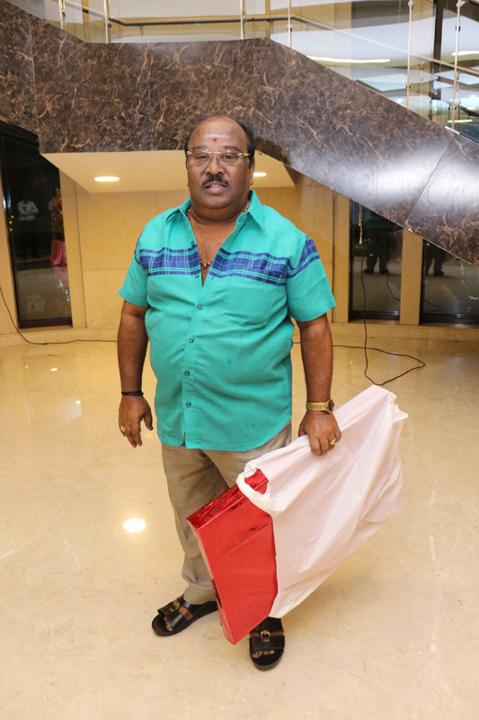 நடிகர் ரமேஷ் கண்ணா மகன் ஜஸ்வந்த் கண்ணா - ப்ரியங்கா திருமண வரவேற்பு நிகழ்ச்சி - திரை நட்சத்திரங்கள் திரண்டு வந்து வாழ்த்து - புகைப்படத் தொகுப்பு நடிகர் ரமேஷ் கண்ணா மகன் ஜஸ்வந்த் கண்ணா - ப்ரியங்கா திருமண வரவேற்பு நிகழ்ச்சி - திரை நட்சத்திரங்கள் திரண்டு வந்து வாழ்த்து - புகைப்படத் தொகுப்பு