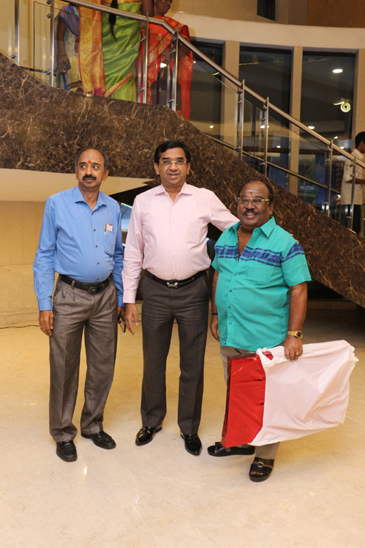 நடிகர் ரமேஷ் கண்ணா மகன் ஜஸ்வந்த் கண்ணா - ப்ரியங்கா திருமண வரவேற்பு நிகழ்ச்சி - திரை நட்சத்திரங்கள் திரண்டு வந்து வாழ்த்து - புகைப்படத் தொகுப்பு நடிகர் ரமேஷ் கண்ணா மகன் ஜஸ்வந்த் கண்ணா - ப்ரியங்கா திருமண வரவேற்பு நிகழ்ச்சி - திரை நட்சத்திரங்கள் திரண்டு வந்து வாழ்த்து - புகைப்படத் தொகுப்பு