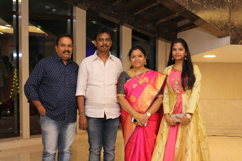 நடிகர் ரமேஷ் கண்ணா மகன் ஜஸ்வந்த் கண்ணா - ப்ரியங்கா திருமண வரவேற்பு நிகழ்ச்சி - திரை நட்சத்திரங்கள் திரண்டு வந்து வாழ்த்து - புகைப்படத் தொகுப்பு நடிகர் ரமேஷ் கண்ணா மகன் ஜஸ்வந்த் கண்ணா - ப்ரியங்கா திருமண வரவேற்பு நிகழ்ச்சி - திரை நட்சத்திரங்கள் திரண்டு வந்து வாழ்த்து - புகைப்படத் தொகுப்பு