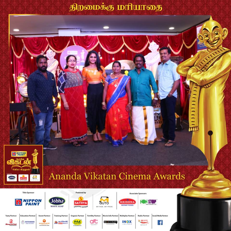 ஆனந்த விகடன் சினிமா விருதுகள் நிகழ்ச்சியில் கலந்துகொண்ட திரை பிரபலங்கள்... ஆனந்த விகடன் சினிமா விருதுகள் நிகழ்ச்சியில் கலந்துகொண்ட திரை பிரபலங்கள்...