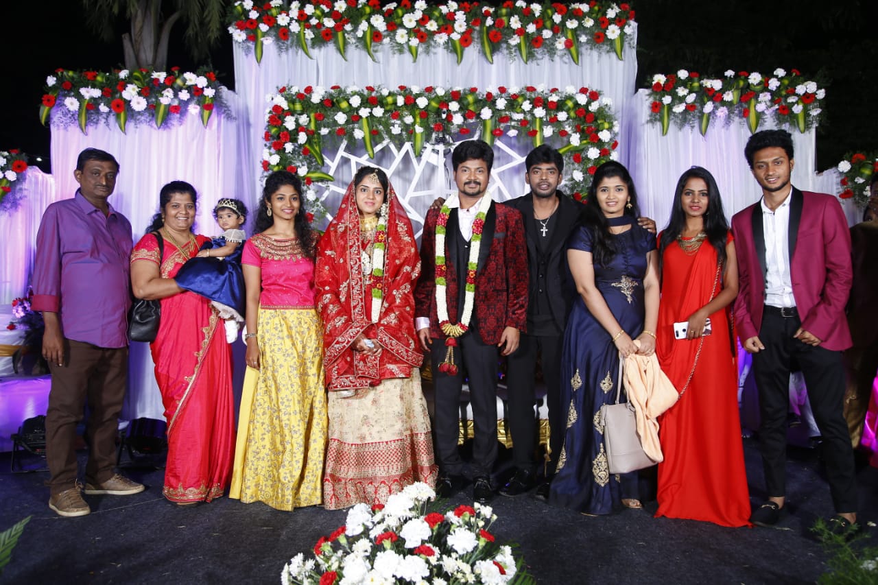 சிவகார்த்திகேயன், விஜய் சேதுபதி கலந்துகொண்ட அசாரின் திருமண வரவேற்பு ஆல்பம்..! சிவகார்த்திகேயன், விஜய் சேதுபதி கலந்துகொண்ட அசாரின் திருமண வரவேற்பு ஆல்பம்..!