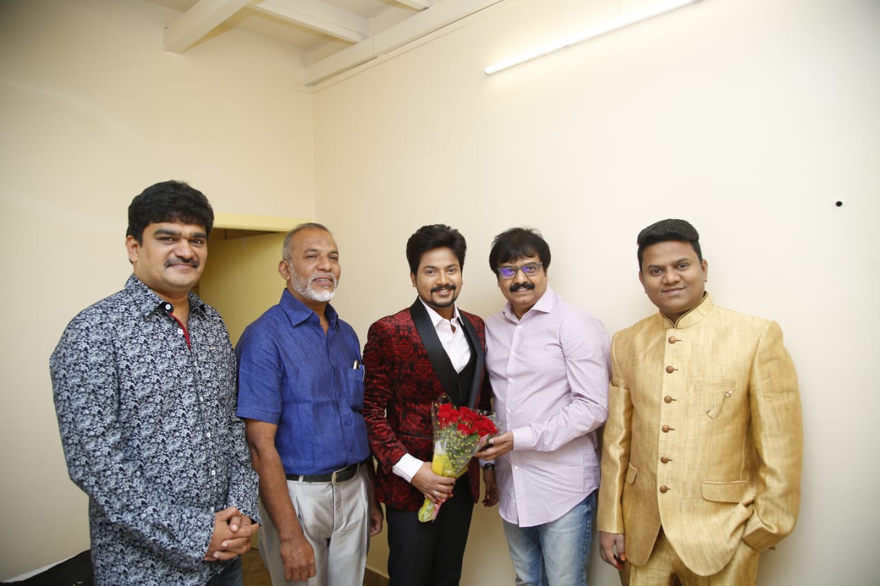 சிவகார்த்திகேயன், விஜய் சேதுபதி கலந்துகொண்ட அசாரின் திருமண வரவேற்பு ஆல்பம்..! சிவகார்த்திகேயன், விஜய் சேதுபதி கலந்துகொண்ட அசாரின் திருமண வரவேற்பு ஆல்பம்..!