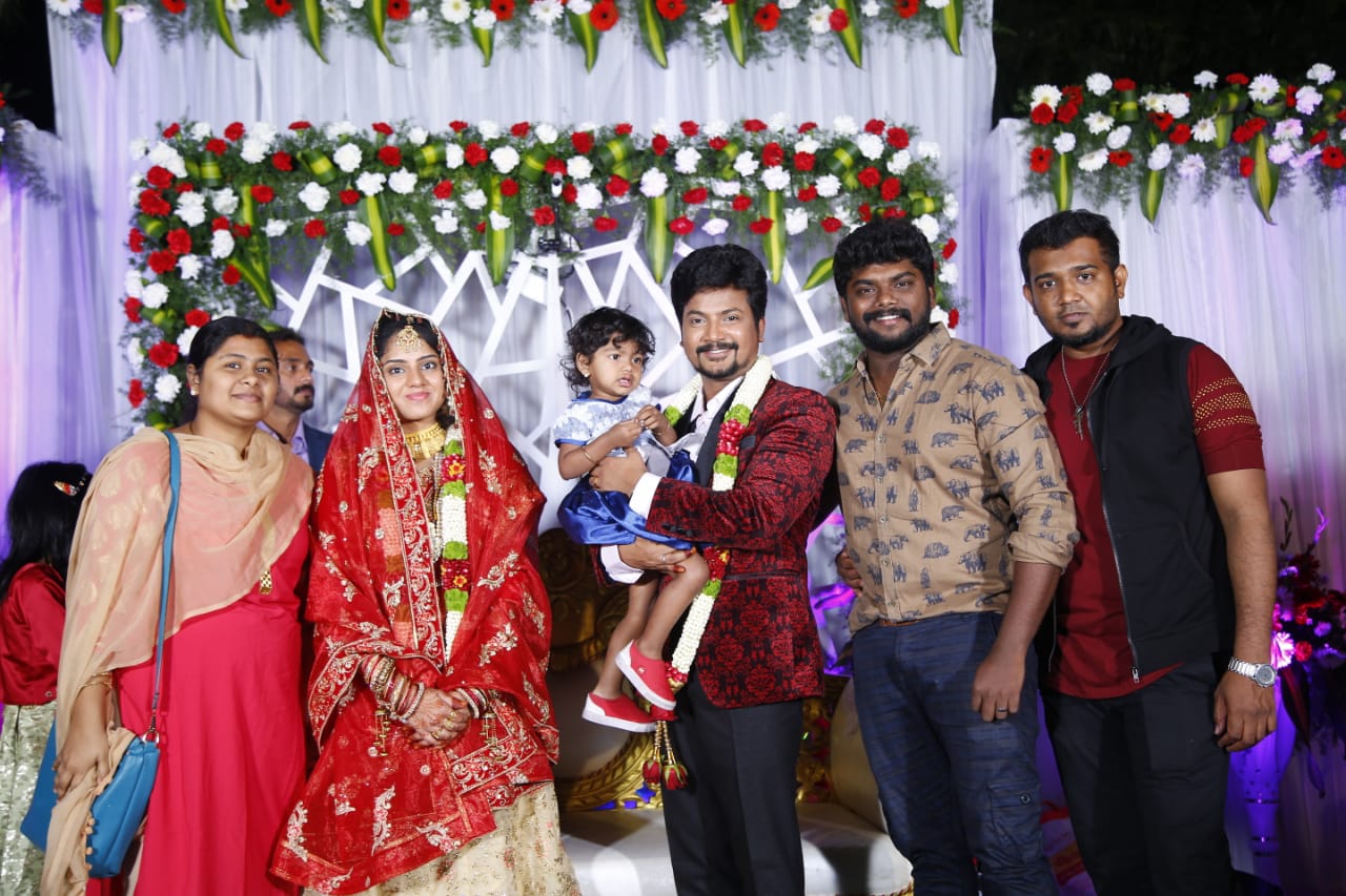 சிவகார்த்திகேயன், விஜய் சேதுபதி கலந்துகொண்ட அசாரின் திருமண வரவேற்பு ஆல்பம்..! சிவகார்த்திகேயன், விஜய் சேதுபதி கலந்துகொண்ட அசாரின் திருமண வரவேற்பு ஆல்பம்..!