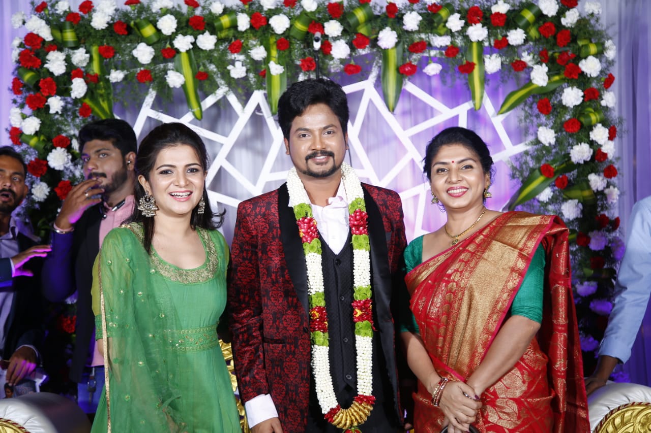 சிவகார்த்திகேயன், விஜய் சேதுபதி கலந்துகொண்ட அசாரின் திருமண வரவேற்பு ஆல்பம்..! சிவகார்த்திகேயன், விஜய் சேதுபதி கலந்துகொண்ட அசாரின் திருமண வரவேற்பு ஆல்பம்..!