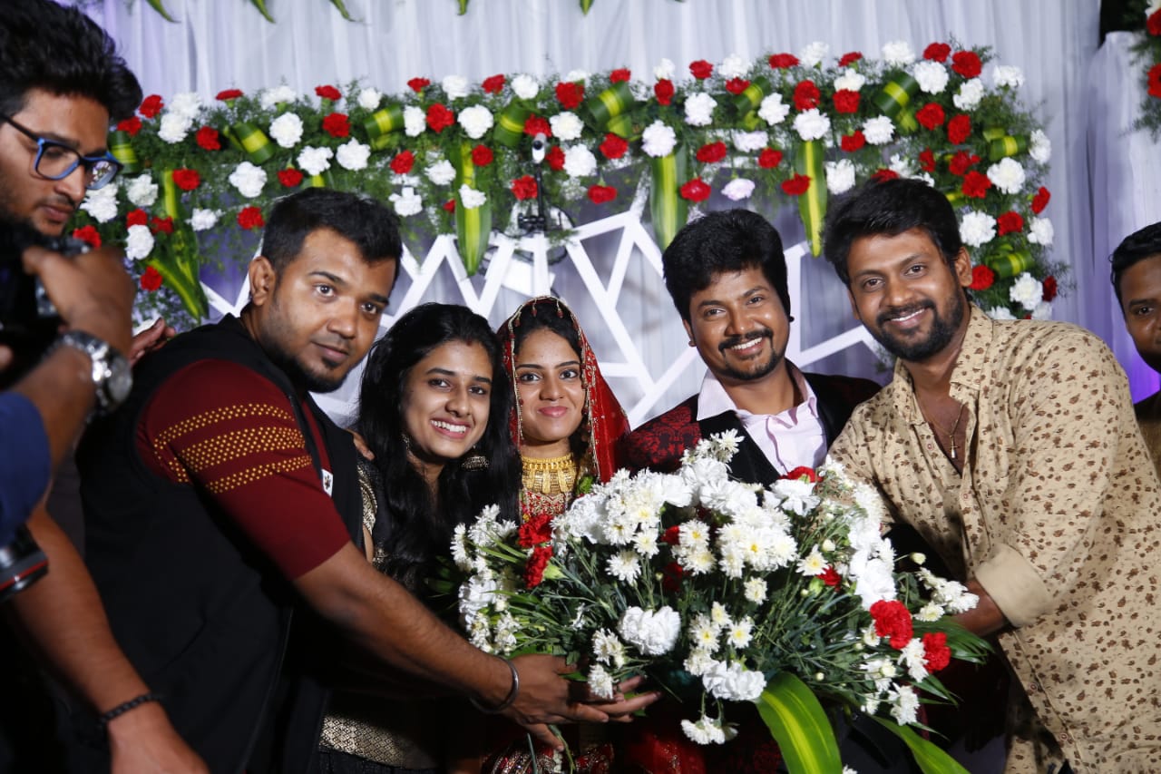 சிவகார்த்திகேயன், விஜய் சேதுபதி கலந்துகொண்ட அசாரின் திருமண வரவேற்பு ஆல்பம்..! சிவகார்த்திகேயன், விஜய் சேதுபதி கலந்துகொண்ட அசாரின் திருமண வரவேற்பு ஆல்பம்..!