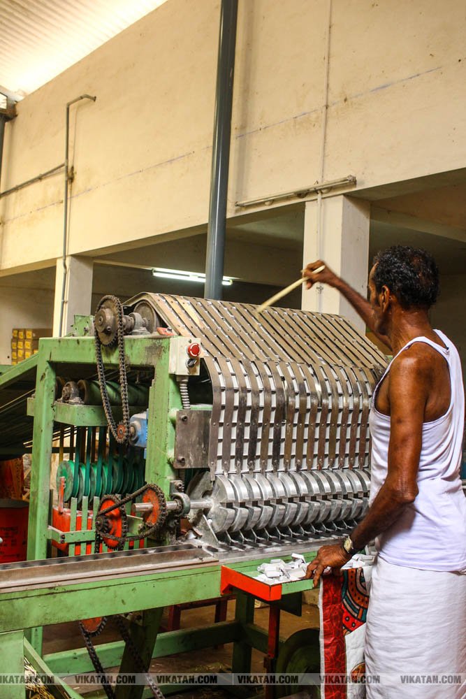 தூத்துக்குடி மாவட்டம் கோவில்பட்டியில் தயாராகும் தீப்பெட்டி.. #factoryvisit படங்கள்: ப.கதிரவன் தூத்துக்குடி மாவட்டம் கோவில்பட்டியில் தயாராகும் தீப்பெட்டி.. #factoryvisit படங்கள்: ப.கதிரவன்