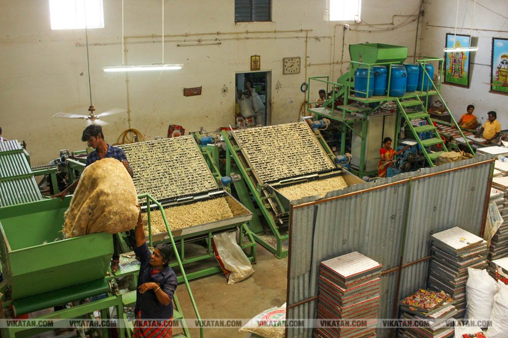 தூத்துக்குடி மாவட்டம் கோவில்பட்டியில் தயாராகும் தீப்பெட்டி.. #factoryvisit படங்கள்: ப.கதிரவன் தூத்துக்குடி மாவட்டம் கோவில்பட்டியில் தயாராகும் தீப்பெட்டி.. #factoryvisit படங்கள்: ப.கதிரவன்