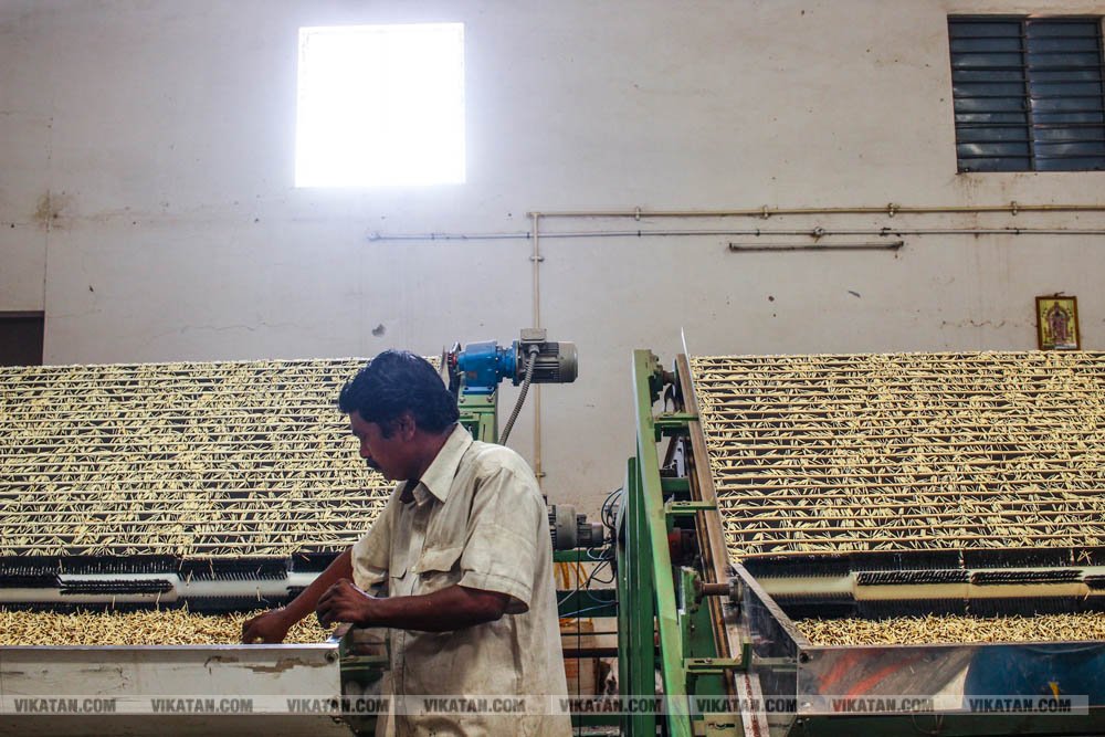தூத்துக்குடி மாவட்டம் கோவில்பட்டியில் தயாராகும் தீப்பெட்டி.. #factoryvisit படங்கள்: ப.கதிரவன் தூத்துக்குடி மாவட்டம் கோவில்பட்டியில் தயாராகும் தீப்பெட்டி.. #factoryvisit படங்கள்: ப.கதிரவன்