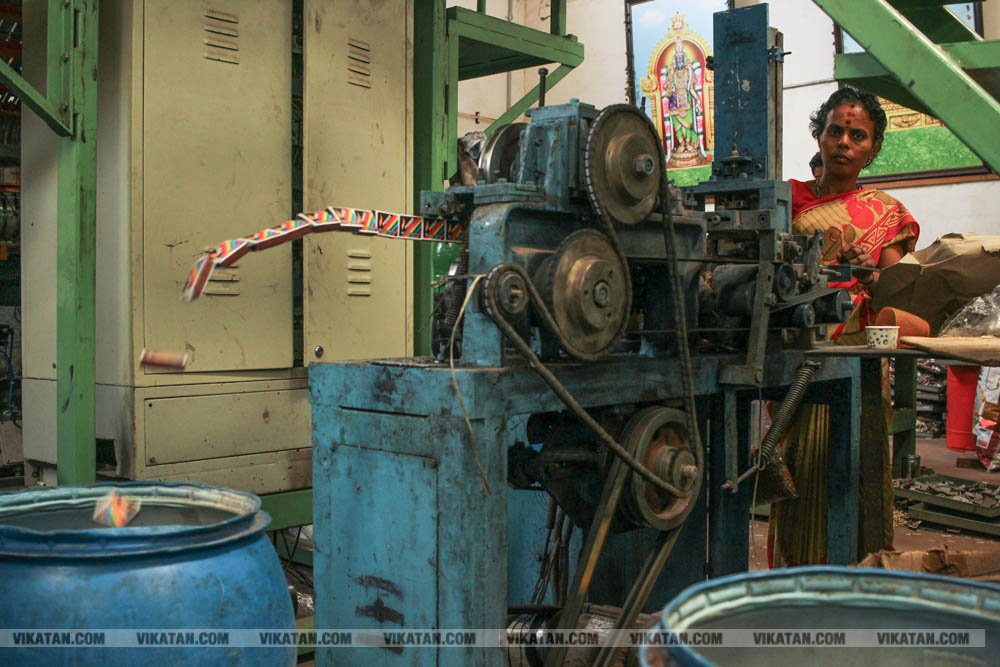தூத்துக்குடி மாவட்டம் கோவில்பட்டியில் தயாராகும் தீப்பெட்டி.. #factoryvisit படங்கள்: ப.கதிரவன் தூத்துக்குடி மாவட்டம் கோவில்பட்டியில் தயாராகும் தீப்பெட்டி.. #factoryvisit படங்கள்: ப.கதிரவன்