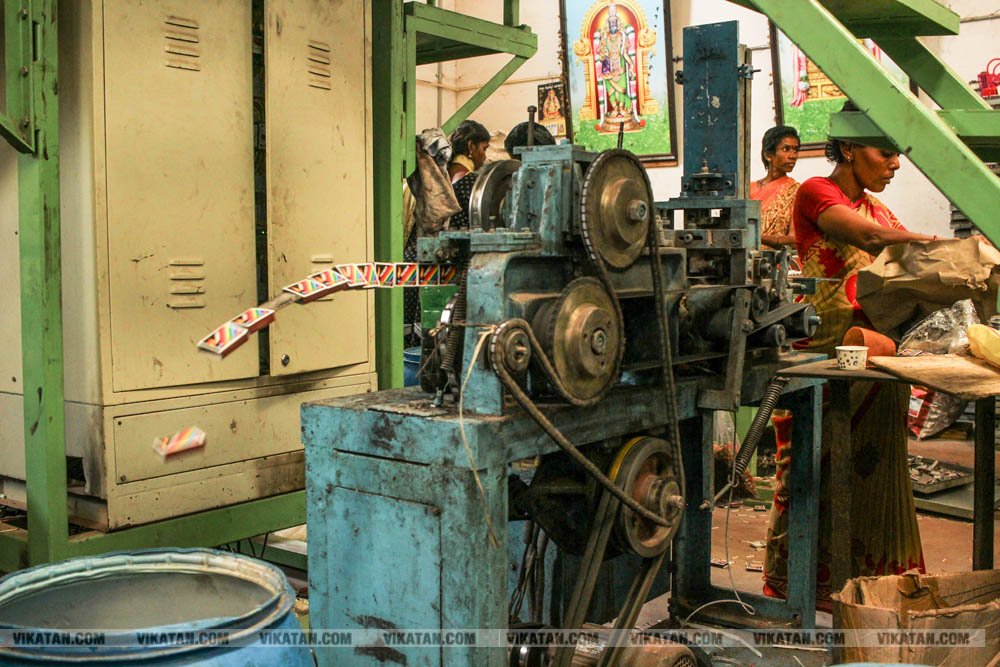 தூத்துக்குடி மாவட்டம் கோவில்பட்டியில் தயாராகும் தீப்பெட்டி.. #factoryvisit படங்கள்: ப.கதிரவன் தூத்துக்குடி மாவட்டம் கோவில்பட்டியில் தயாராகும் தீப்பெட்டி.. #factoryvisit படங்கள்: ப.கதிரவன்