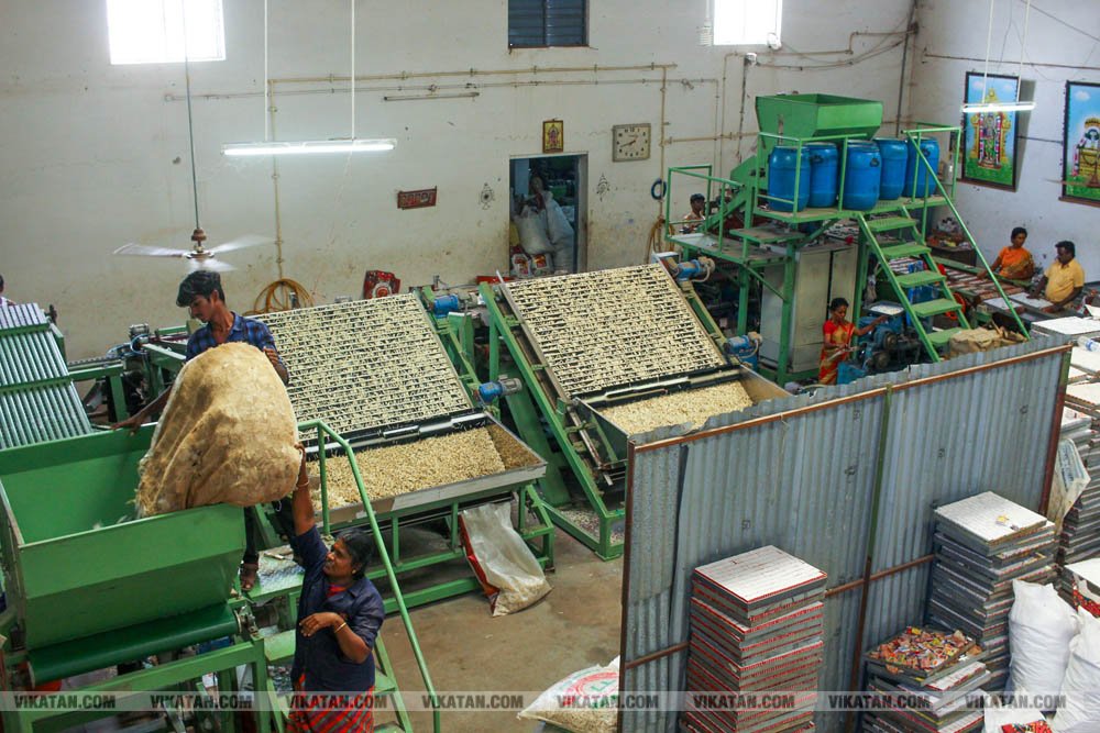 தூத்துக்குடி மாவட்டம் கோவில்பட்டியில் தயாராகும் தீப்பெட்டி.. #factoryvisit படங்கள்: ப.கதிரவன் தூத்துக்குடி மாவட்டம் கோவில்பட்டியில் தயாராகும் தீப்பெட்டி.. #factoryvisit படங்கள்: ப.கதிரவன்