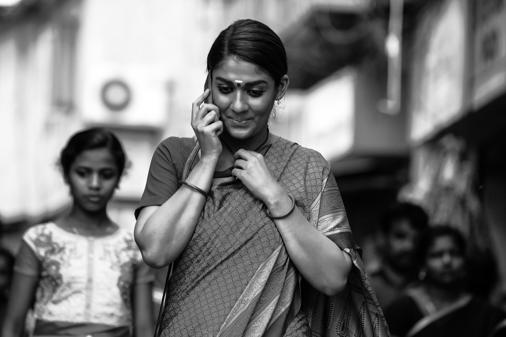 கறுப்புப் பேரழகியாக 'ஐரா' நயன்தாராவின் புகைப்படங்கள்! கறுப்புப் பேரழகியாக 'ஐரா' நயன்தாராவின் புகைப்படங்கள்!