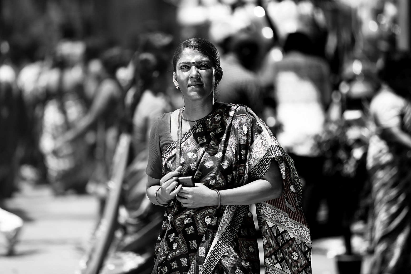 கறுப்புப் பேரழகியாக 'ஐரா' நயன்தாராவின் புகைப்படங்கள்! கறுப்புப் பேரழகியாக 'ஐரா' நயன்தாராவின் புகைப்படங்கள்!