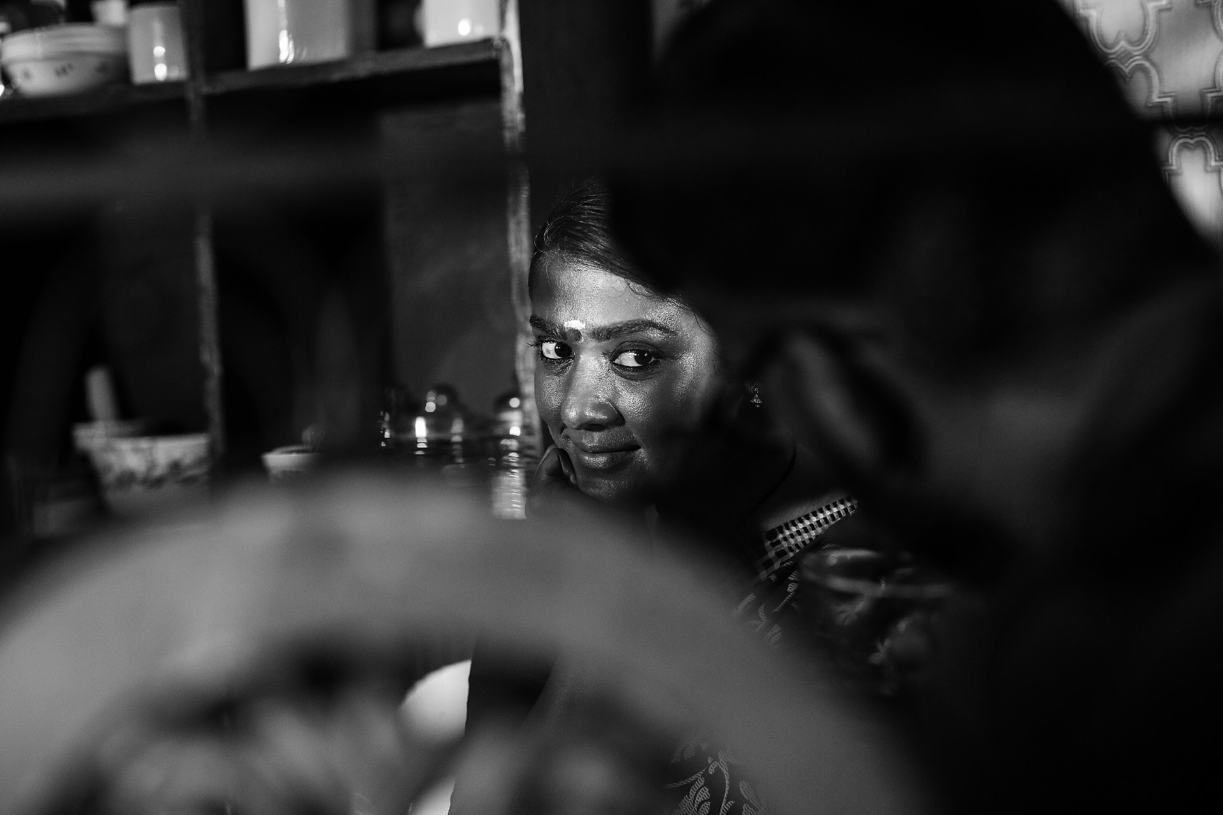 கறுப்புப் பேரழகியாக 'ஐரா' நயன்தாராவின் புகைப்படங்கள்! கறுப்புப் பேரழகியாக 'ஐரா' நயன்தாராவின் புகைப்படங்கள்!
