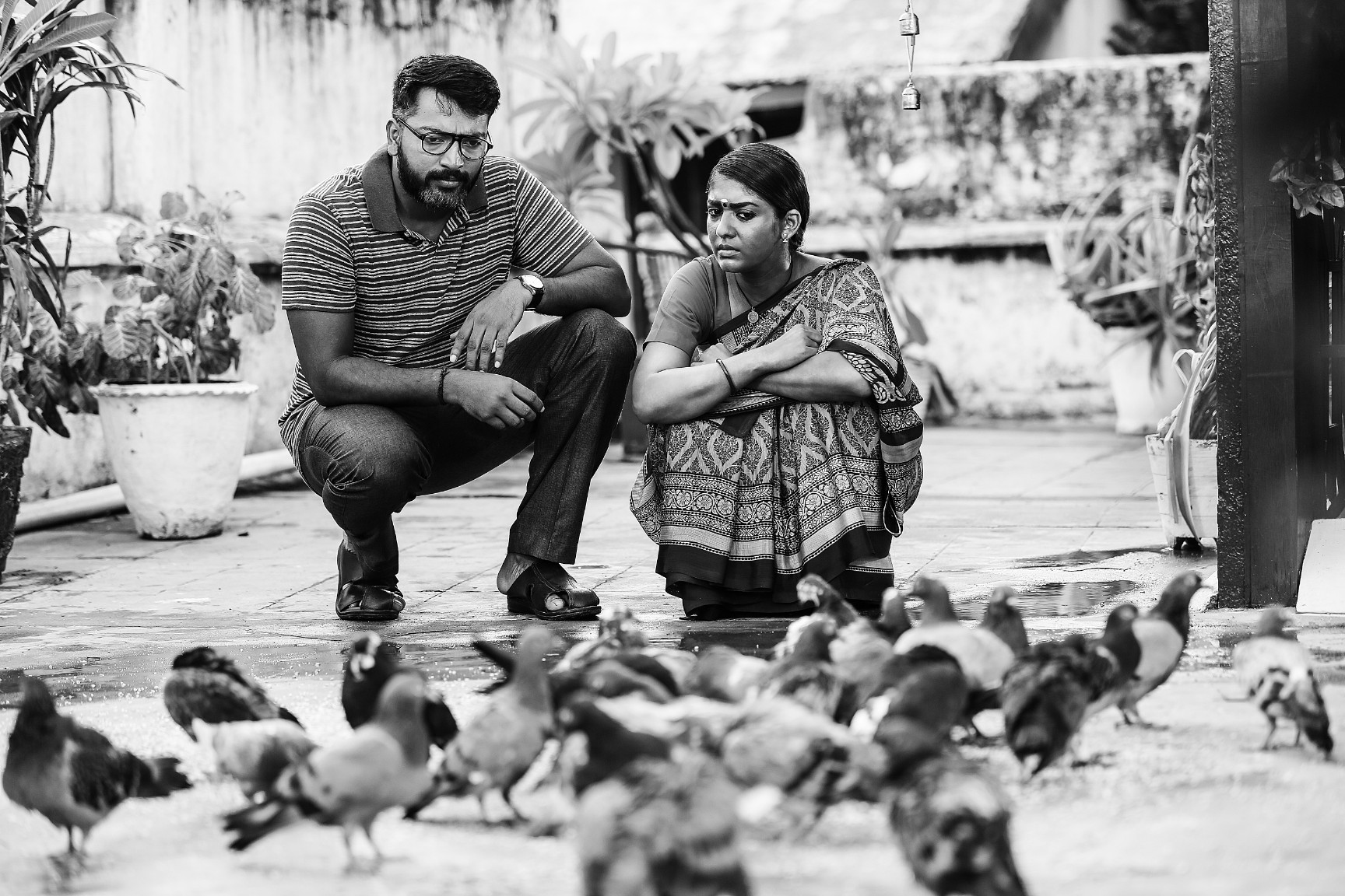கறுப்புப் பேரழகியாக 'ஐரா' நயன்தாராவின் புகைப்படங்கள்! கறுப்புப் பேரழகியாக 'ஐரா' நயன்தாராவின் புகைப்படங்கள்!