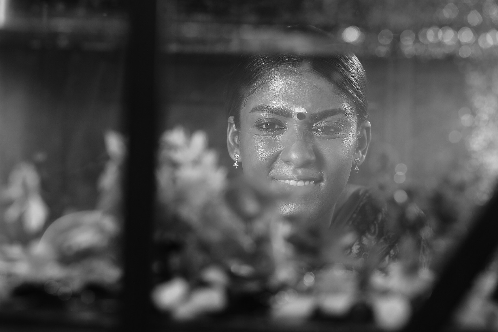 கறுப்புப் பேரழகியாக 'ஐரா' நயன்தாராவின் புகைப்படங்கள்! கறுப்புப் பேரழகியாக 'ஐரா' நயன்தாராவின் புகைப்படங்கள்!