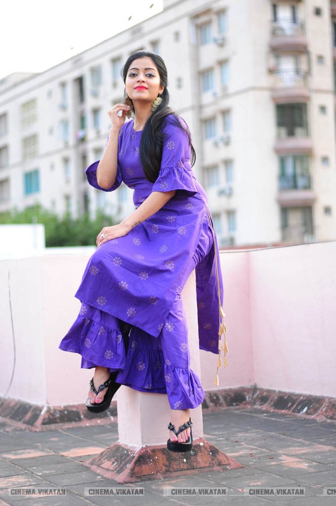 ஜனனி ஐயரின் லேட்டஸ்ட் போட்டோஷூட் புகைப்படங்கள் ஜனனி ஐயரின் லேட்டஸ்ட் போட்டோஷூட் புகைப்படங்கள்