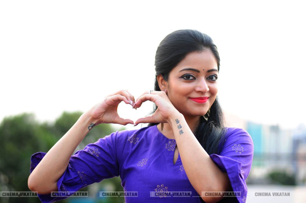ஜனனி ஐயரின் லேட்டஸ்ட் போட்டோஷூட் புகைப்படங்கள் ஜனனி ஐயரின் லேட்டஸ்ட் போட்டோஷூட் புகைப்படங்கள்