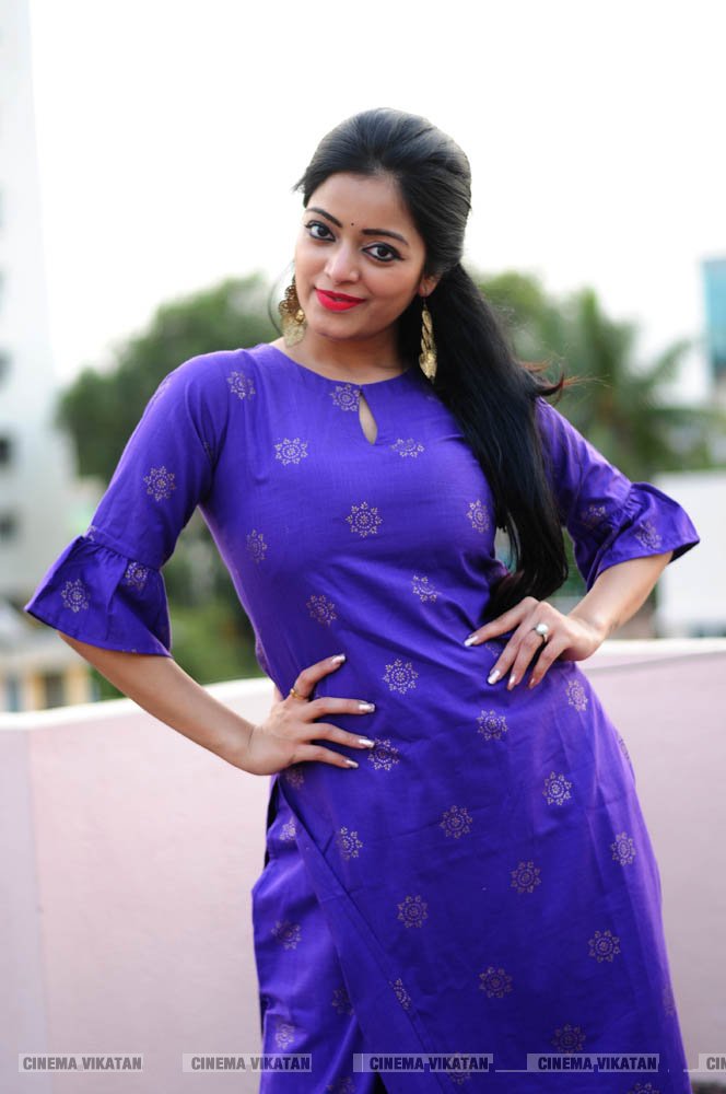 ஜனனி ஐயரின் லேட்டஸ்ட் போட்டோஷூட் புகைப்படங்கள் ஜனனி ஐயரின் லேட்டஸ்ட் போட்டோஷூட் புகைப்படங்கள்