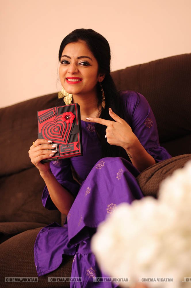 ஜனனி ஐயரின் லேட்டஸ்ட் போட்டோஷூட் புகைப்படங்கள் ஜனனி ஐயரின் லேட்டஸ்ட் போட்டோஷூட் புகைப்படங்கள்
