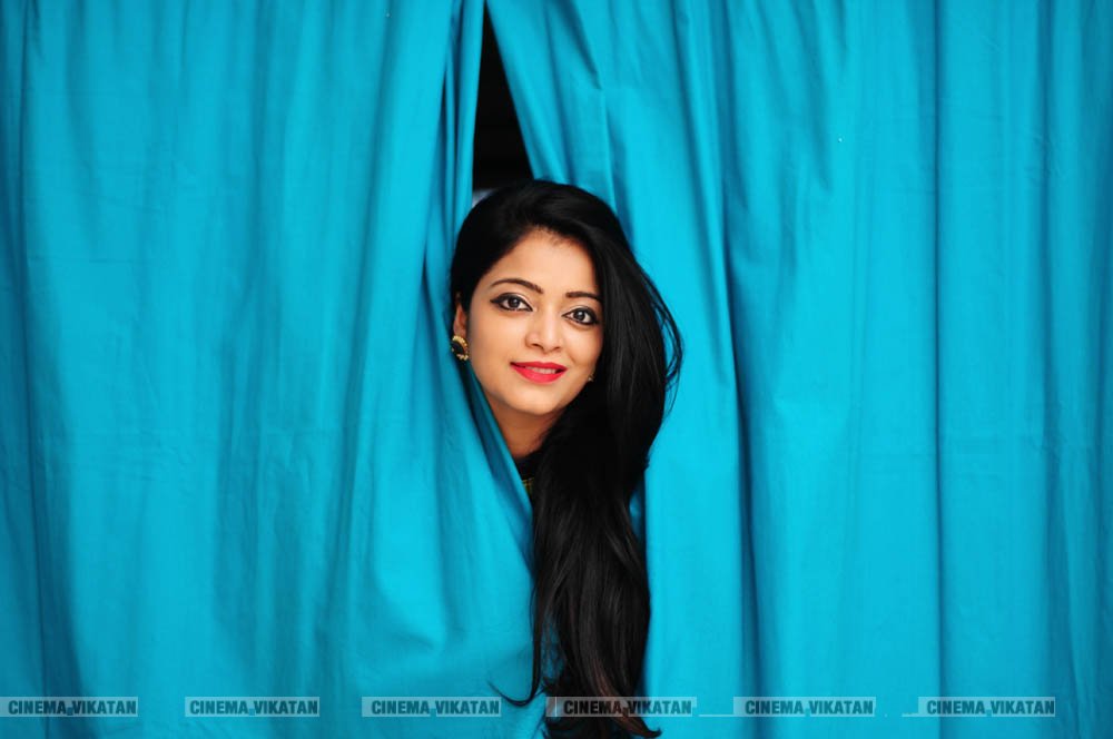 ஜனனி ஐயரின் லேட்டஸ்ட் போட்டோஷூட் புகைப்படங்கள் ஜனனி ஐயரின் லேட்டஸ்ட் போட்டோஷூட் புகைப்படங்கள்