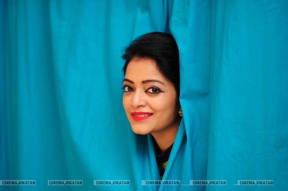 ஜனனி ஐயரின் லேட்டஸ்ட் போட்டோஷூட் புகைப்படங்கள் ஜனனி ஐயரின் லேட்டஸ்ட் போட்டோஷூட் புகைப்படங்கள்