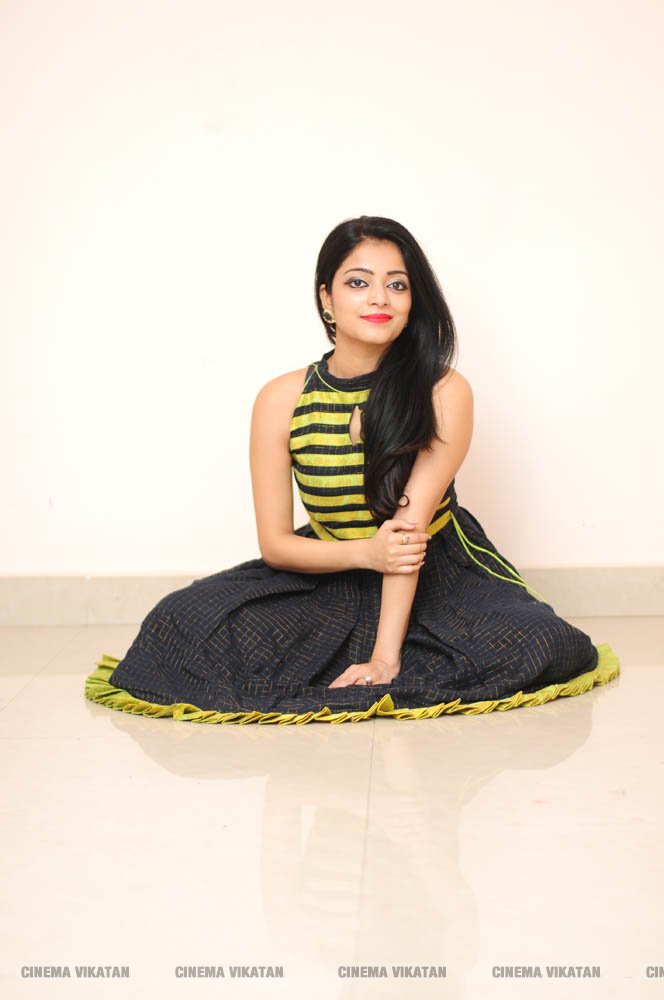ஜனனி ஐயரின் லேட்டஸ்ட் போட்டோஷூட் புகைப்படங்கள் ஜனனி ஐயரின் லேட்டஸ்ட் போட்டோஷூட் புகைப்படங்கள்