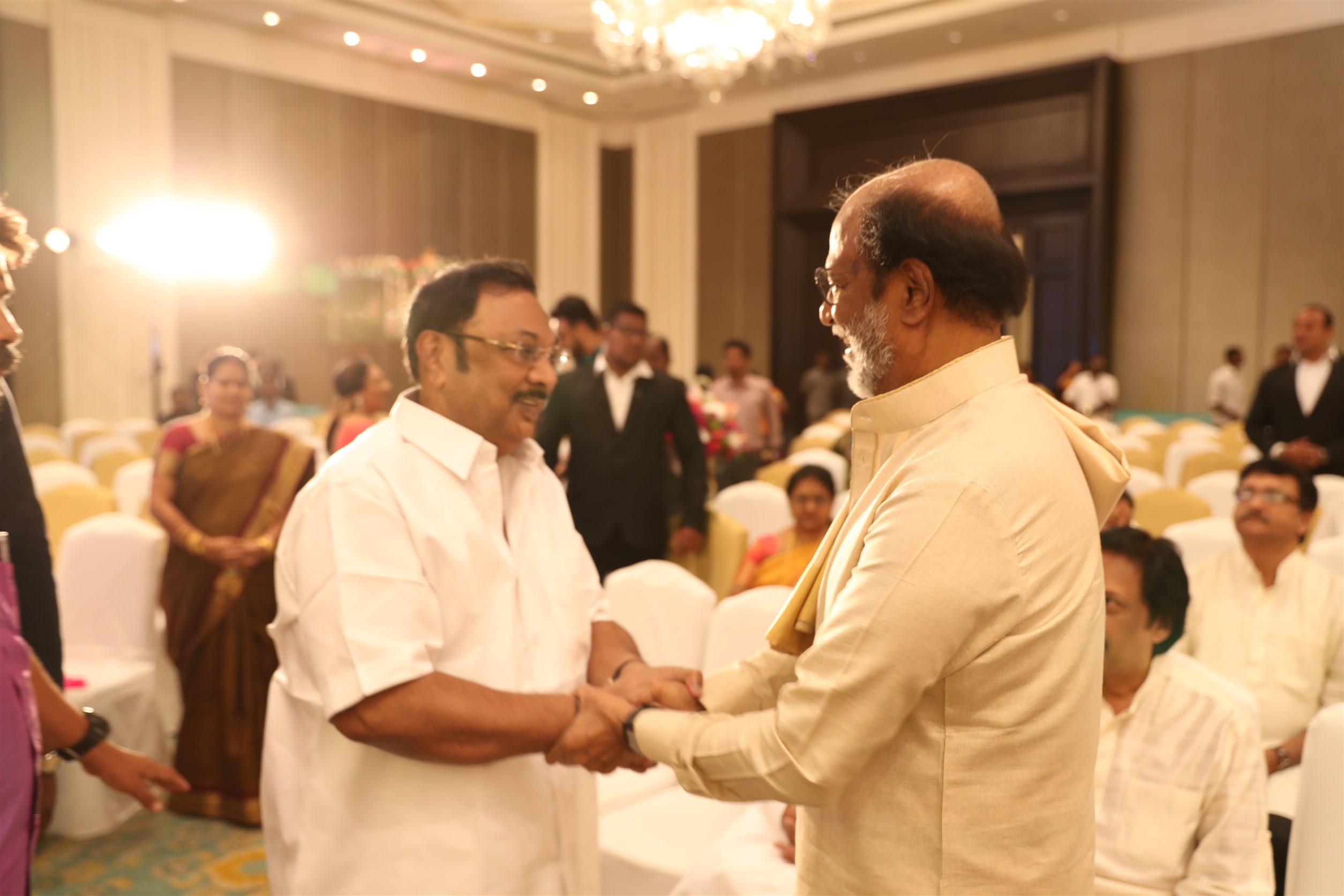 சௌந்தர்யா ரஜினி - விசாகன் திருமணம்: முதல்வர் எடப்பாடி பழனிசாமி, கமல் பங்கேற்பு: சிறப்பு தொகுப்பு சௌந்தர்யா ரஜினி - விசாகன் திருமணம்: முதல்வர் எடப்பாடி பழனிசாமி, கமல் பங்கேற்பு: சிறப்பு தொகுப்பு
