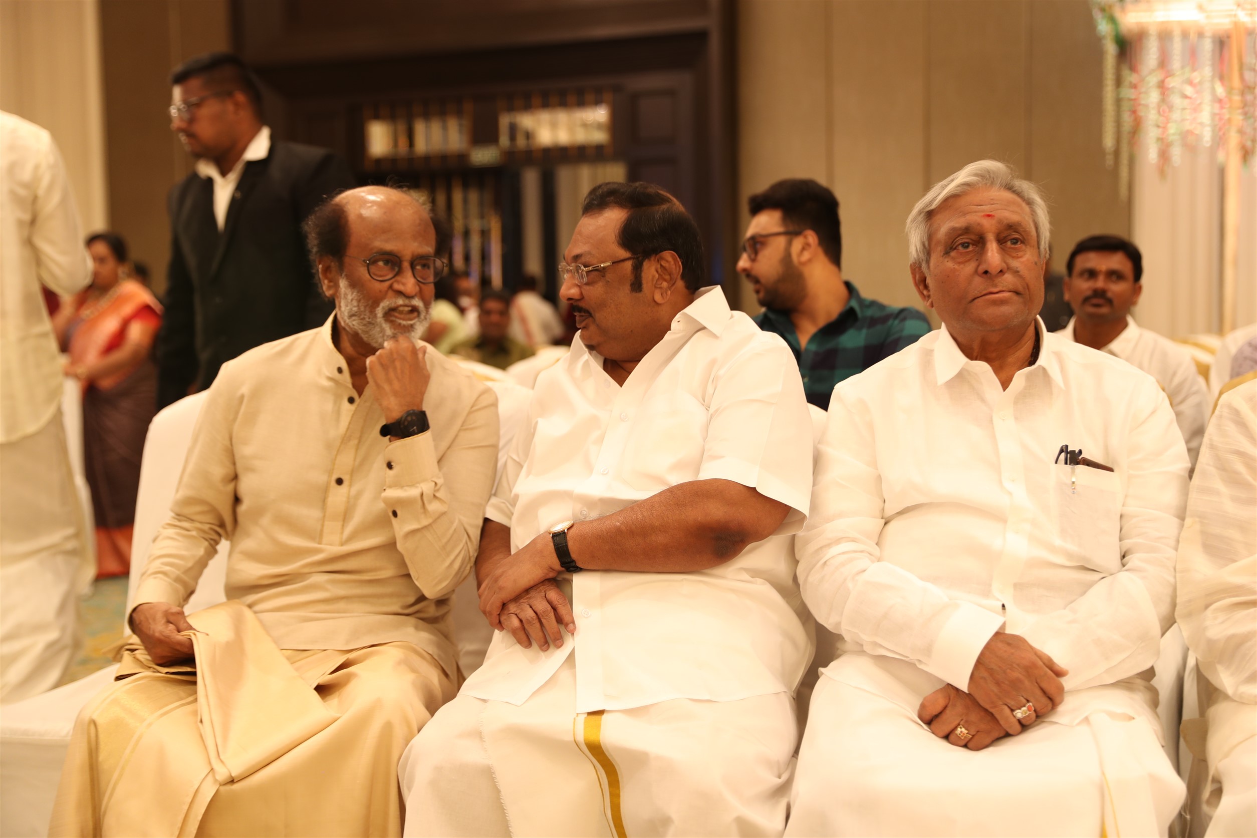 சௌந்தர்யா ரஜினி - விசாகன் திருமணம்: முதல்வர் எடப்பாடி பழனிசாமி, கமல் பங்கேற்பு: சிறப்பு தொகுப்பு சௌந்தர்யா ரஜினி - விசாகன் திருமணம்: முதல்வர் எடப்பாடி பழனிசாமி, கமல் பங்கேற்பு: சிறப்பு தொகுப்பு