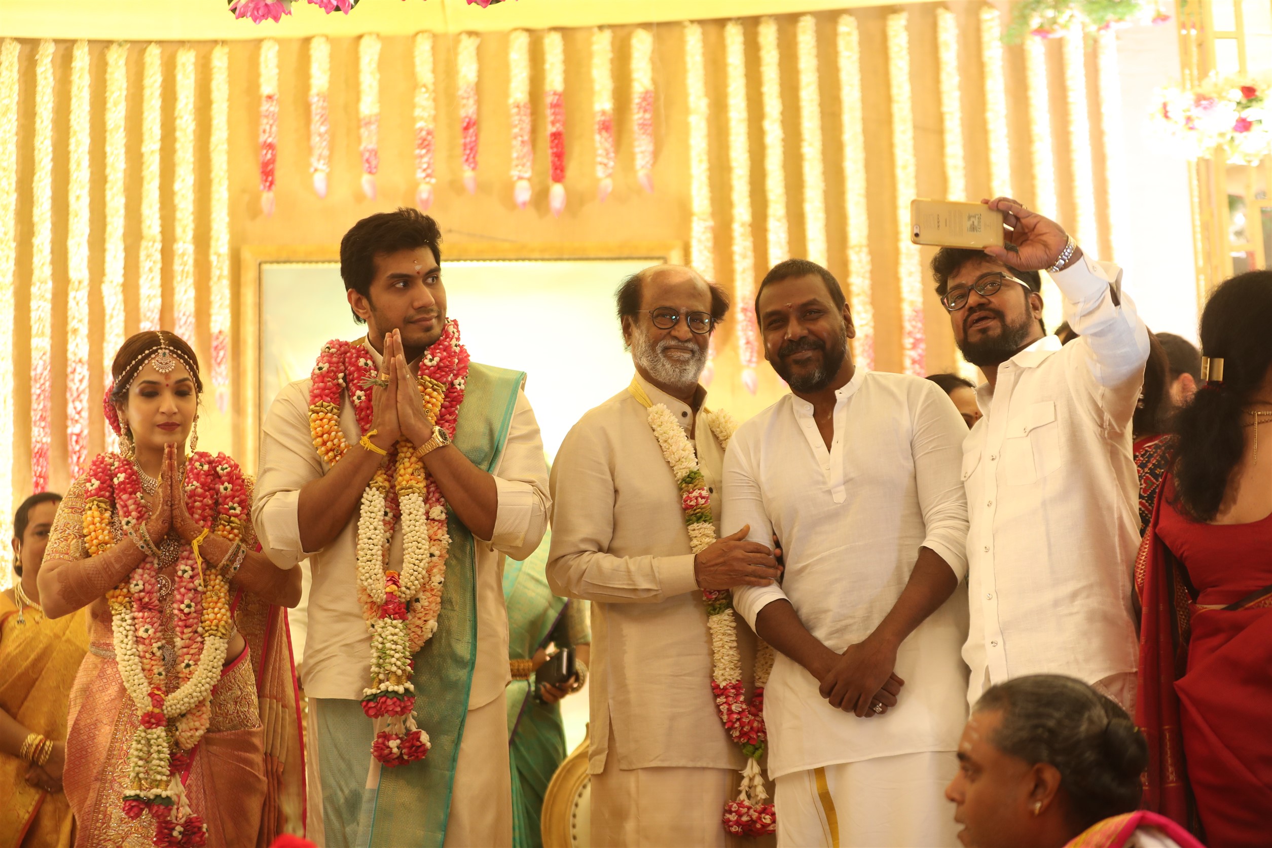 சௌந்தர்யா ரஜினி - விசாகன் திருமணம்: முதல்வர் எடப்பாடி பழனிசாமி, கமல் பங்கேற்பு: சிறப்பு தொகுப்பு சௌந்தர்யா ரஜினி - விசாகன் திருமணம்: முதல்வர் எடப்பாடி பழனிசாமி, கமல் பங்கேற்பு: சிறப்பு தொகுப்பு