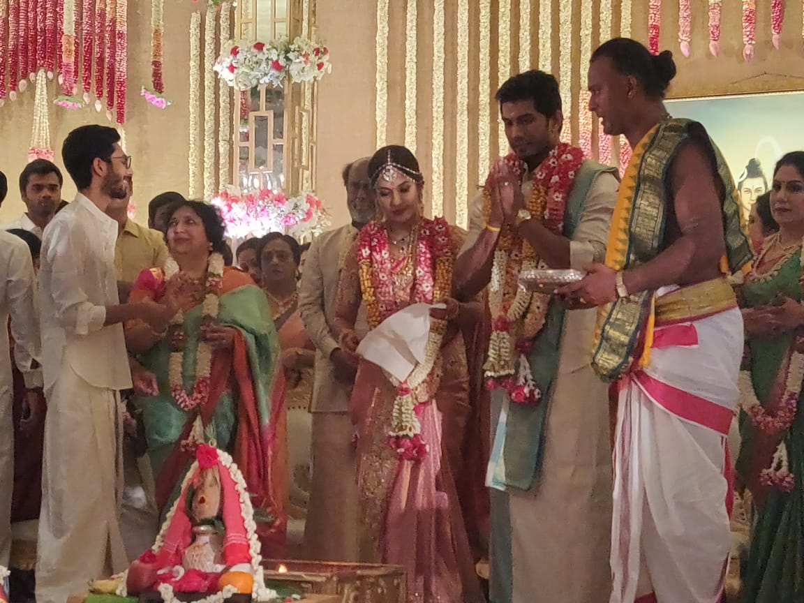 சௌந்தர்யா ரஜினி - விசாகன் திருமணம்: முதல்வர் எடப்பாடி பழனிசாமி, கமல் பங்கேற்பு: சிறப்பு தொகுப்பு சௌந்தர்யா ரஜினி - விசாகன் திருமணம்: முதல்வர் எடப்பாடி பழனிசாமி, கமல் பங்கேற்பு: சிறப்பு தொகுப்பு