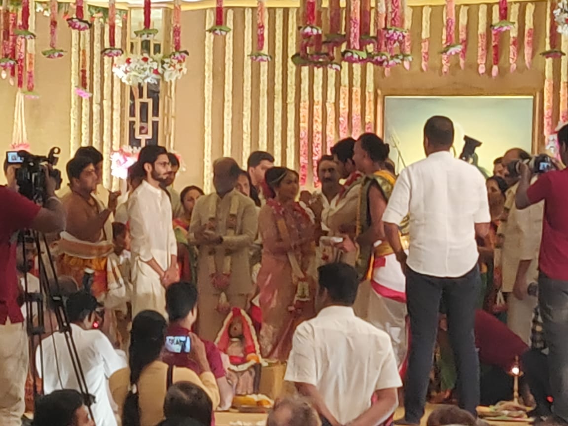 சௌந்தர்யா ரஜினி - விசாகன் திருமணம்: முதல்வர் எடப்பாடி பழனிசாமி, கமல் பங்கேற்பு: சிறப்பு தொகுப்பு சௌந்தர்யா ரஜினி - விசாகன் திருமணம்: முதல்வர் எடப்பாடி பழனிசாமி, கமல் பங்கேற்பு: சிறப்பு தொகுப்பு