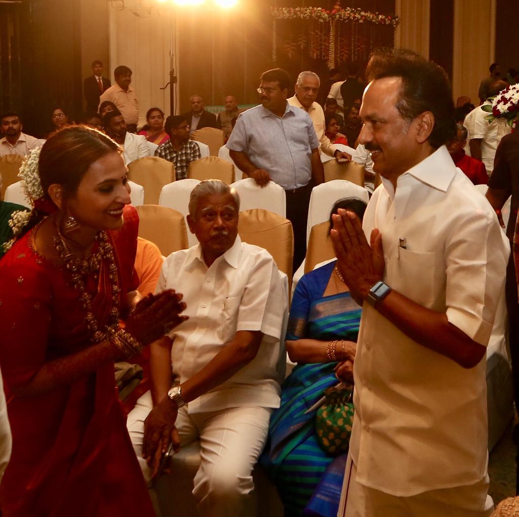 சௌந்தர்யா ரஜினி - விசாகன் திருமணம்: முதல்வர் எடப்பாடி பழனிசாமி, கமல் பங்கேற்பு: சிறப்பு தொகுப்பு சௌந்தர்யா ரஜினி - விசாகன் திருமணம்: முதல்வர் எடப்பாடி பழனிசாமி, கமல் பங்கேற்பு: சிறப்பு தொகுப்பு