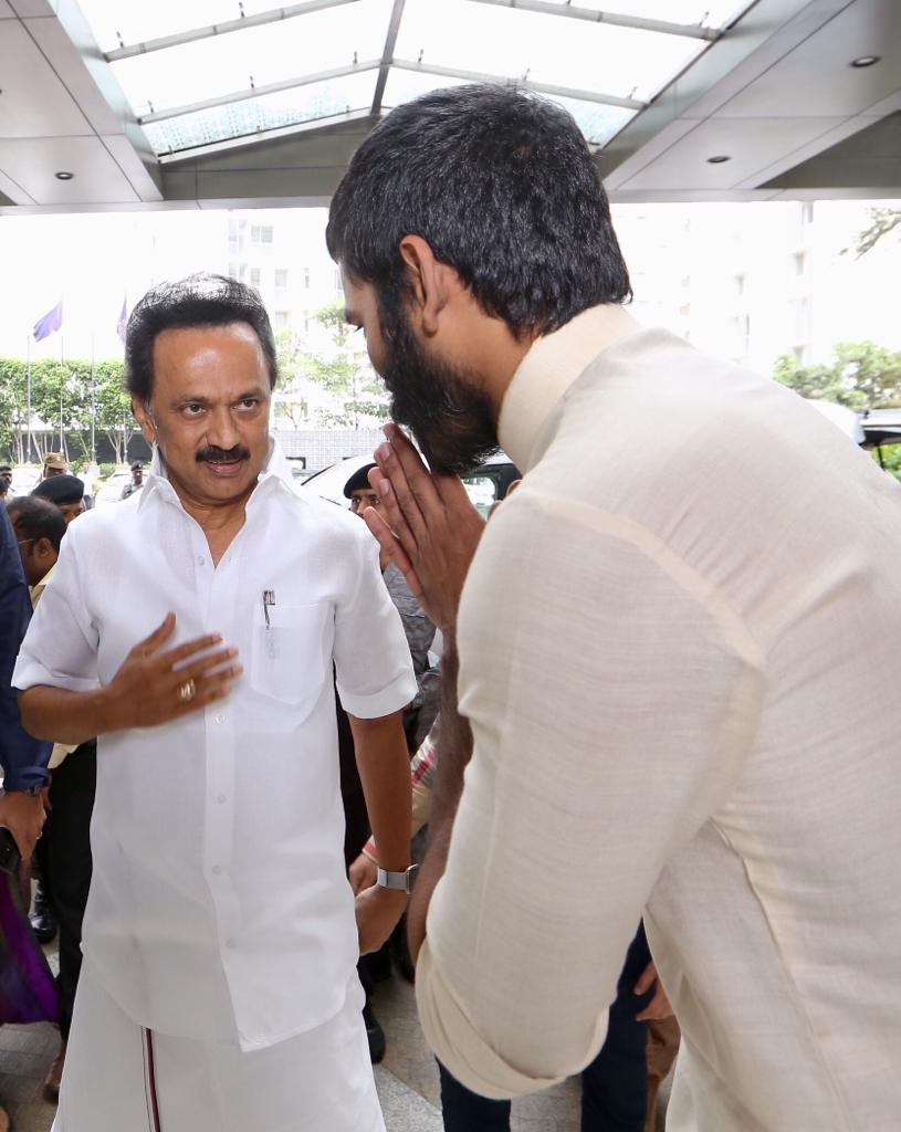 சௌந்தர்யா ரஜினி - விசாகன் திருமணம்: முதல்வர் எடப்பாடி பழனிசாமி, கமல் பங்கேற்பு: சிறப்பு தொகுப்பு சௌந்தர்யா ரஜினி - விசாகன் திருமணம்: முதல்வர் எடப்பாடி பழனிசாமி, கமல் பங்கேற்பு: சிறப்பு தொகுப்பு