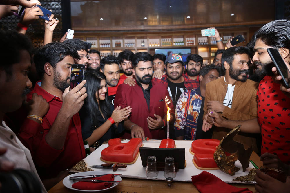 தனுஷ், ஆர்யா, யுவன்ஷங்கர் ராஜா கலந்துகொண்ட சிம்புவின் பிறந்தநாள் கொண்டாட்ட ஆல்பம்! தனுஷ், ஆர்யா, யுவன்ஷங்கர் ராஜா கலந்துகொண்ட சிம்புவின் பிறந்தநாள் கொண்டாட்ட ஆல்பம்!