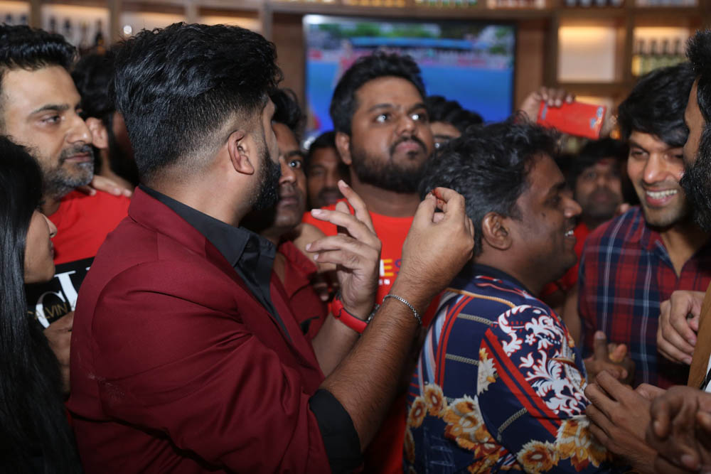 தனுஷ், ஆர்யா, யுவன்ஷங்கர் ராஜா கலந்துகொண்ட சிம்புவின் பிறந்தநாள் கொண்டாட்ட ஆல்பம்! தனுஷ், ஆர்யா, யுவன்ஷங்கர் ராஜா கலந்துகொண்ட சிம்புவின் பிறந்தநாள் கொண்டாட்ட ஆல்பம்!