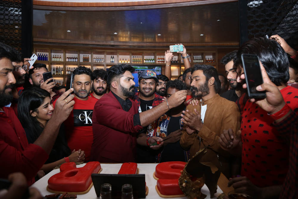 தனுஷ், ஆர்யா, யுவன்ஷங்கர் ராஜா கலந்துகொண்ட சிம்புவின் பிறந்தநாள் கொண்டாட்ட ஆல்பம்! தனுஷ், ஆர்யா, யுவன்ஷங்கர் ராஜா கலந்துகொண்ட சிம்புவின் பிறந்தநாள் கொண்டாட்ட ஆல்பம்!
