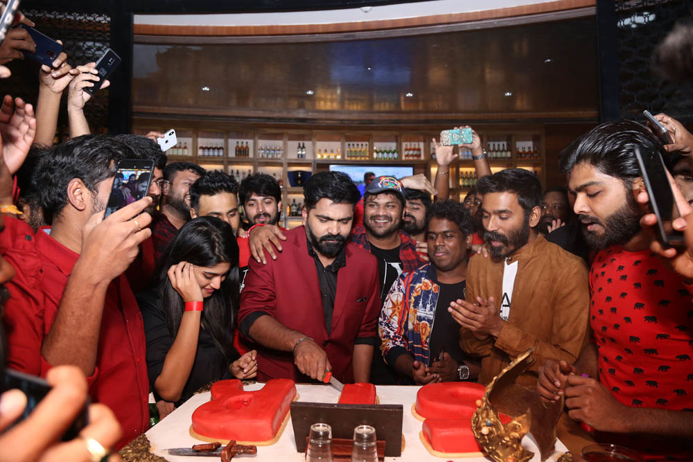தனுஷ், ஆர்யா, யுவன்ஷங்கர் ராஜா கலந்துகொண்ட சிம்புவின் பிறந்தநாள் கொண்டாட்ட ஆல்பம்! தனுஷ், ஆர்யா, யுவன்ஷங்கர் ராஜா கலந்துகொண்ட சிம்புவின் பிறந்தநாள் கொண்டாட்ட ஆல்பம்!