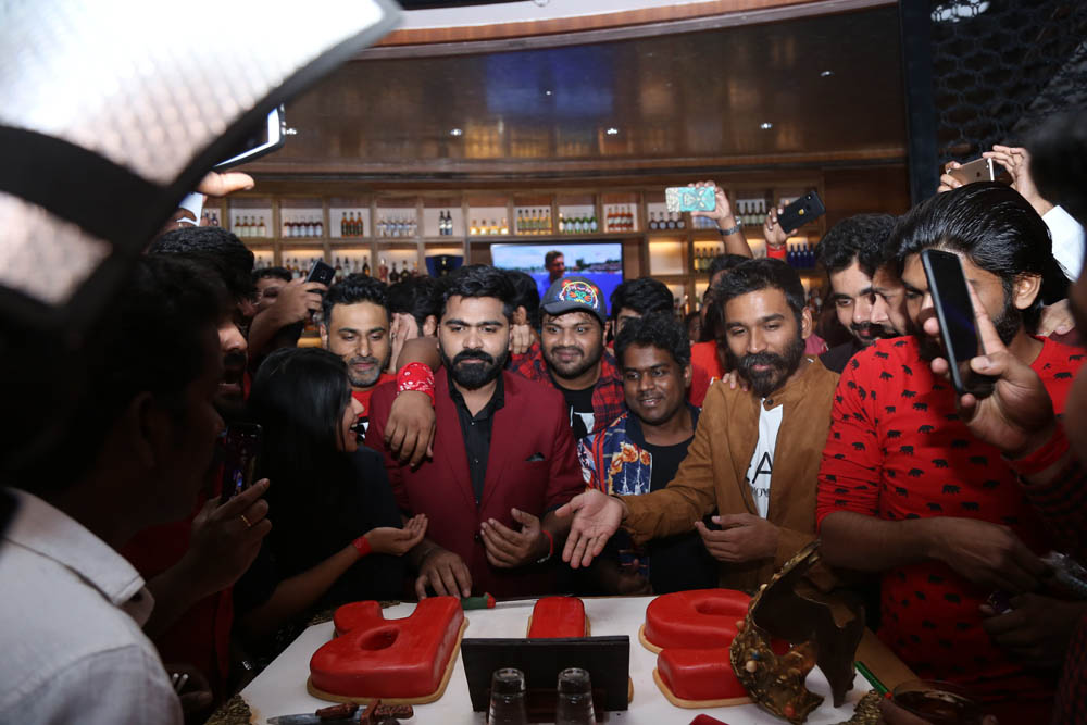 தனுஷ், ஆர்யா, யுவன்ஷங்கர் ராஜா கலந்துகொண்ட சிம்புவின் பிறந்தநாள் கொண்டாட்ட ஆல்பம்! தனுஷ், ஆர்யா, யுவன்ஷங்கர் ராஜா கலந்துகொண்ட சிம்புவின் பிறந்தநாள் கொண்டாட்ட ஆல்பம்!