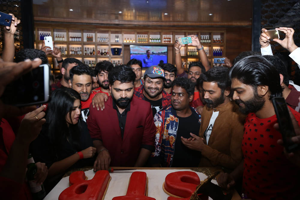 தனுஷ், ஆர்யா, யுவன்ஷங்கர் ராஜா கலந்துகொண்ட சிம்புவின் பிறந்தநாள் கொண்டாட்ட ஆல்பம்! தனுஷ், ஆர்யா, யுவன்ஷங்கர் ராஜா கலந்துகொண்ட சிம்புவின் பிறந்தநாள் கொண்டாட்ட ஆல்பம்!