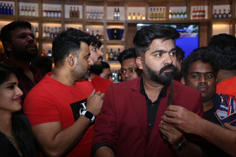 தனுஷ், ஆர்யா, யுவன்ஷங்கர் ராஜா கலந்துகொண்ட சிம்புவின் பிறந்தநாள் கொண்டாட்ட ஆல்பம்! தனுஷ், ஆர்யா, யுவன்ஷங்கர் ராஜா கலந்துகொண்ட சிம்புவின் பிறந்தநாள் கொண்டாட்ட ஆல்பம்!