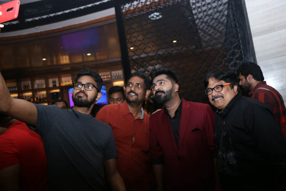 தனுஷ், ஆர்யா, யுவன்ஷங்கர் ராஜா கலந்துகொண்ட சிம்புவின் பிறந்தநாள் கொண்டாட்ட ஆல்பம்! தனுஷ், ஆர்யா, யுவன்ஷங்கர் ராஜா கலந்துகொண்ட சிம்புவின் பிறந்தநாள் கொண்டாட்ட ஆல்பம்!