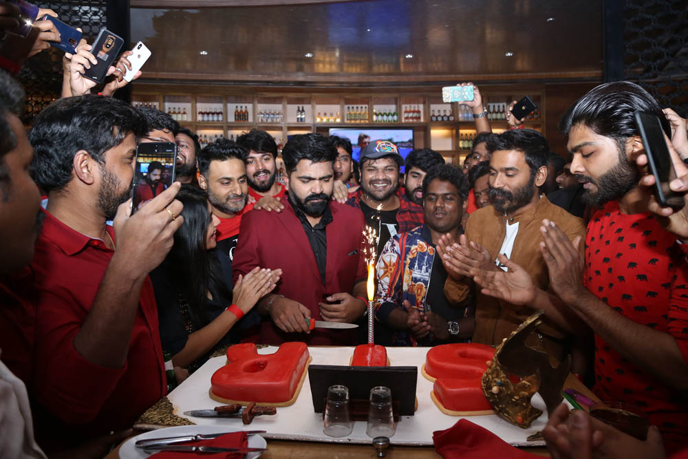 தனுஷ், ஆர்யா, யுவன்ஷங்கர் ராஜா கலந்துகொண்ட சிம்புவின் பிறந்தநாள் கொண்டாட்ட ஆல்பம்! தனுஷ், ஆர்யா, யுவன்ஷங்கர் ராஜா கலந்துகொண்ட சிம்புவின் பிறந்தநாள் கொண்டாட்ட ஆல்பம்!