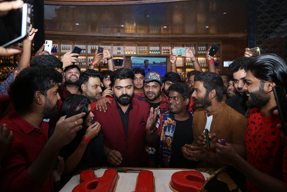 தனுஷ், ஆர்யா, யுவன்ஷங்கர் ராஜா கலந்துகொண்ட சிம்புவின் பிறந்தநாள் கொண்டாட்ட ஆல்பம்! தனுஷ், ஆர்யா, யுவன்ஷங்கர் ராஜா கலந்துகொண்ட சிம்புவின் பிறந்தநாள் கொண்டாட்ட ஆல்பம்!